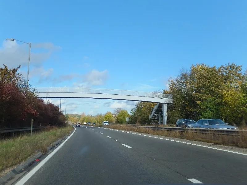 The existing step-only footbridge over the A404 east of Marlow, which the new bridge would replace